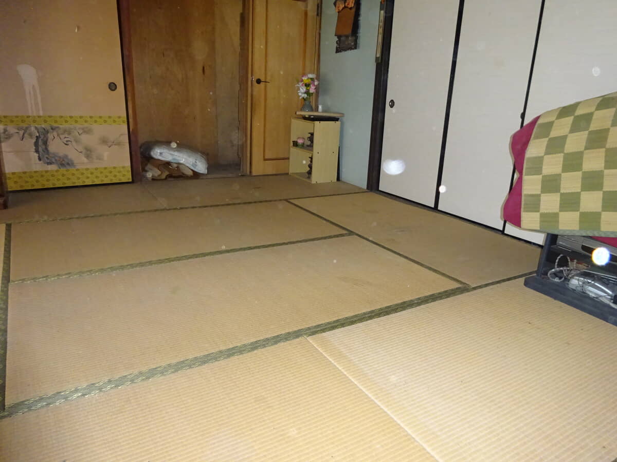 Wood house on a large plot in Hiroshima