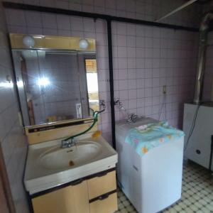 1980s wood house on a large plot in Niigata