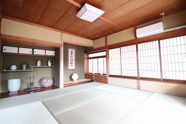 1970s wood house with storehouses in Shimane
