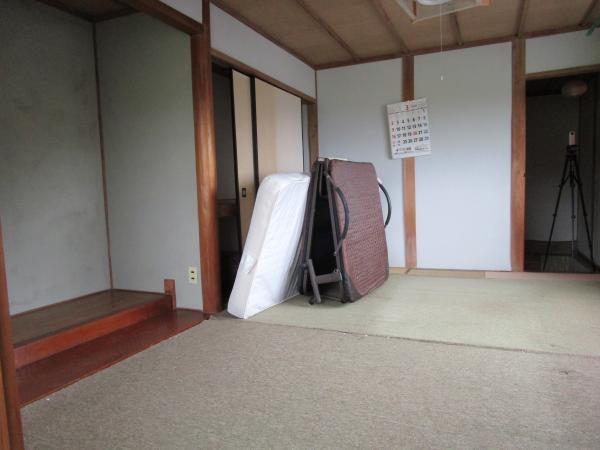 Wood house with storehouses in Oita