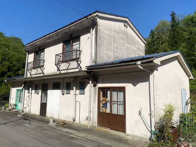 1970s concrete house in Shimane