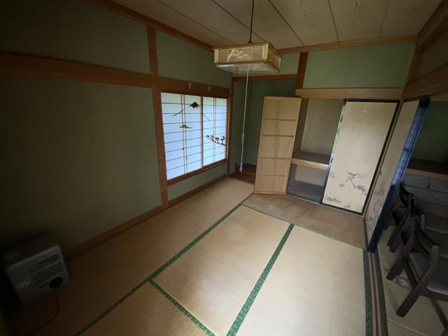 1980s wood house with storehouses in Iwate