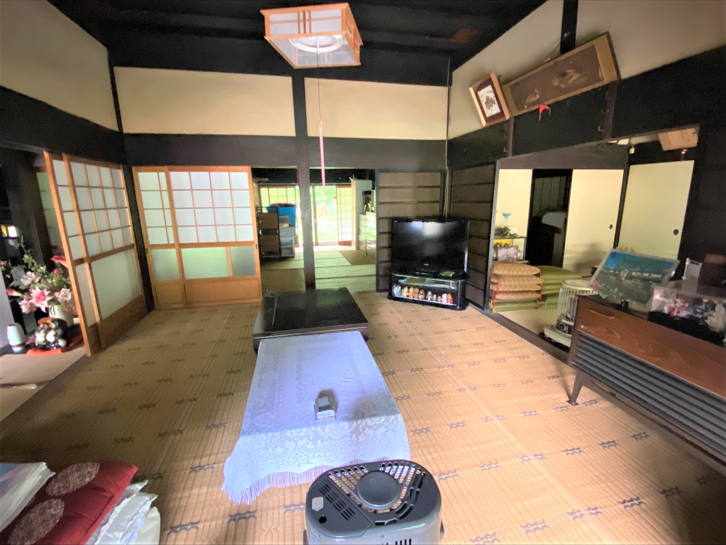 No. 26 - Wooden Single-Story 7-Room House