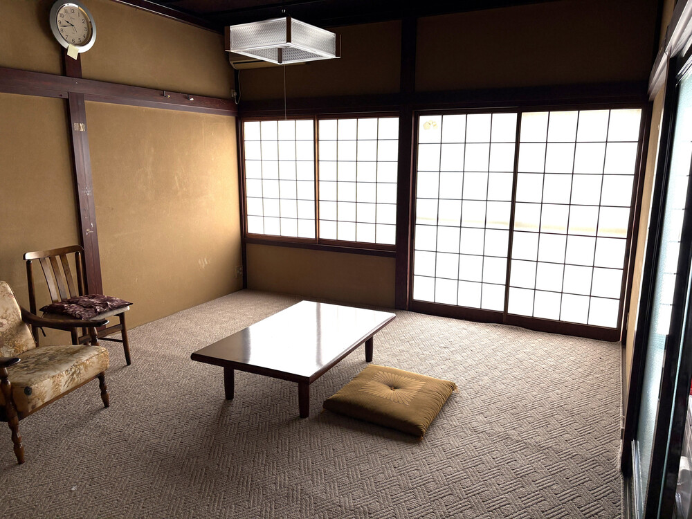 1970s wood house on a large plot in Toyama