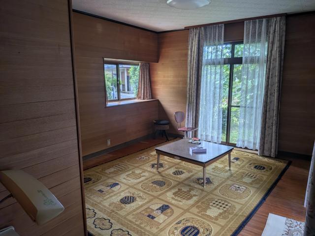 1970s wood house, 19-min walk to station, Nagasaki