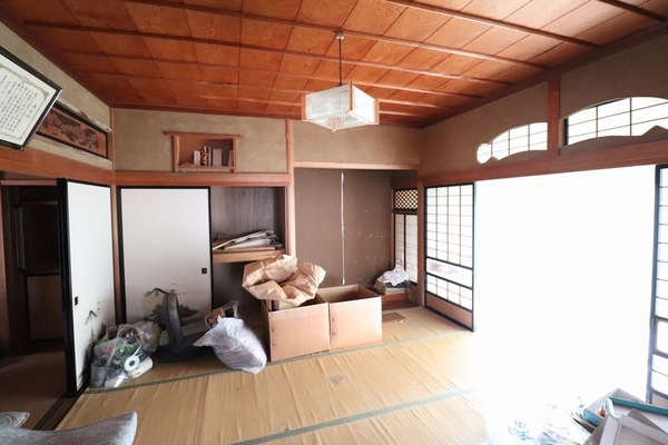 1970s wood house, 17-min walk to station, Shimane