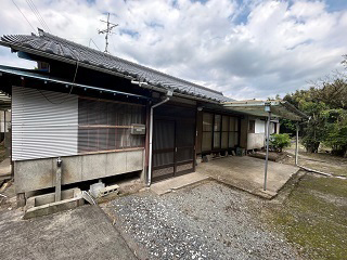 1960s house on a large plot in Osumi, Soo