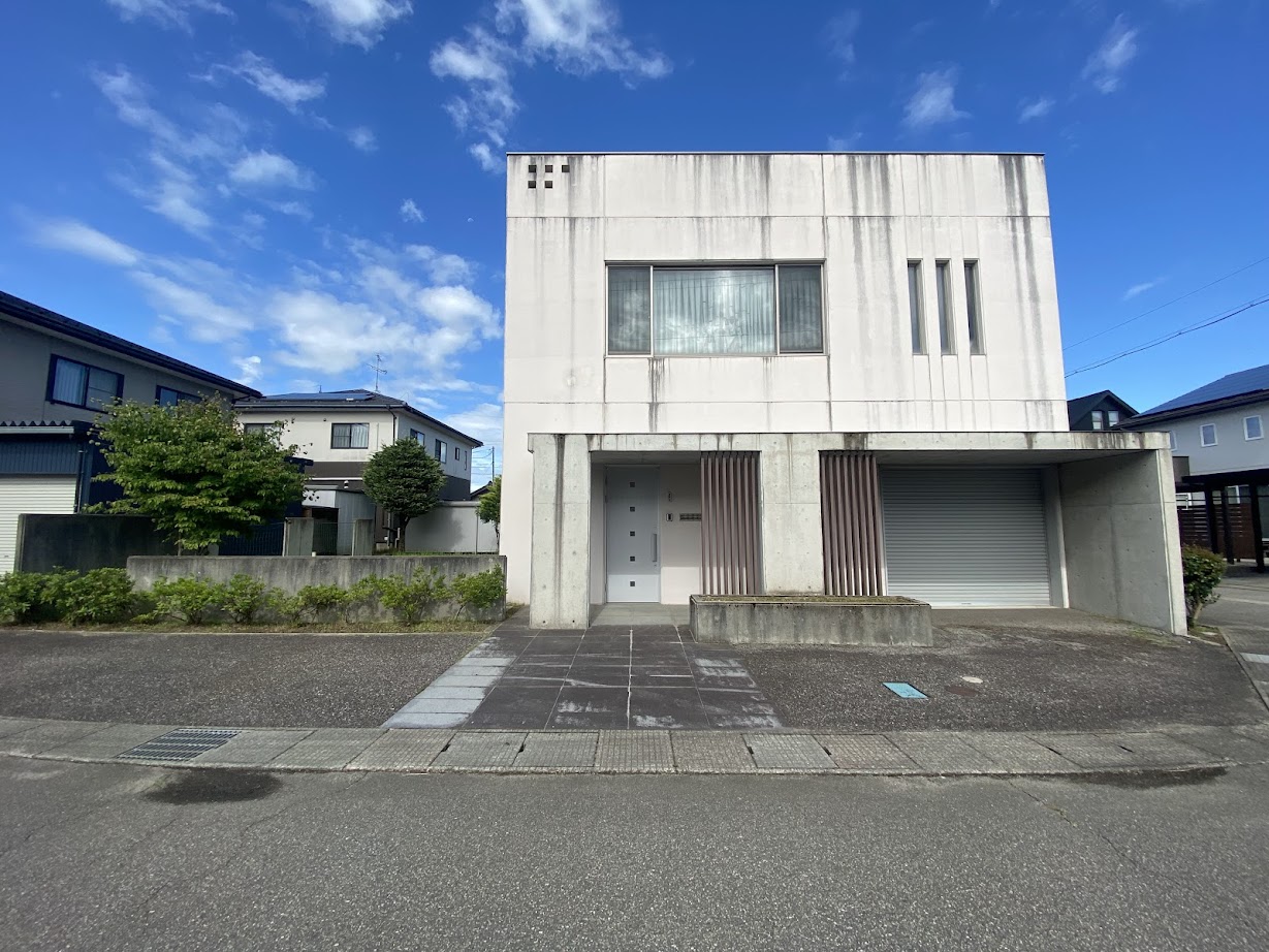 2000s concrete house, 8-min walk to station, Toyama