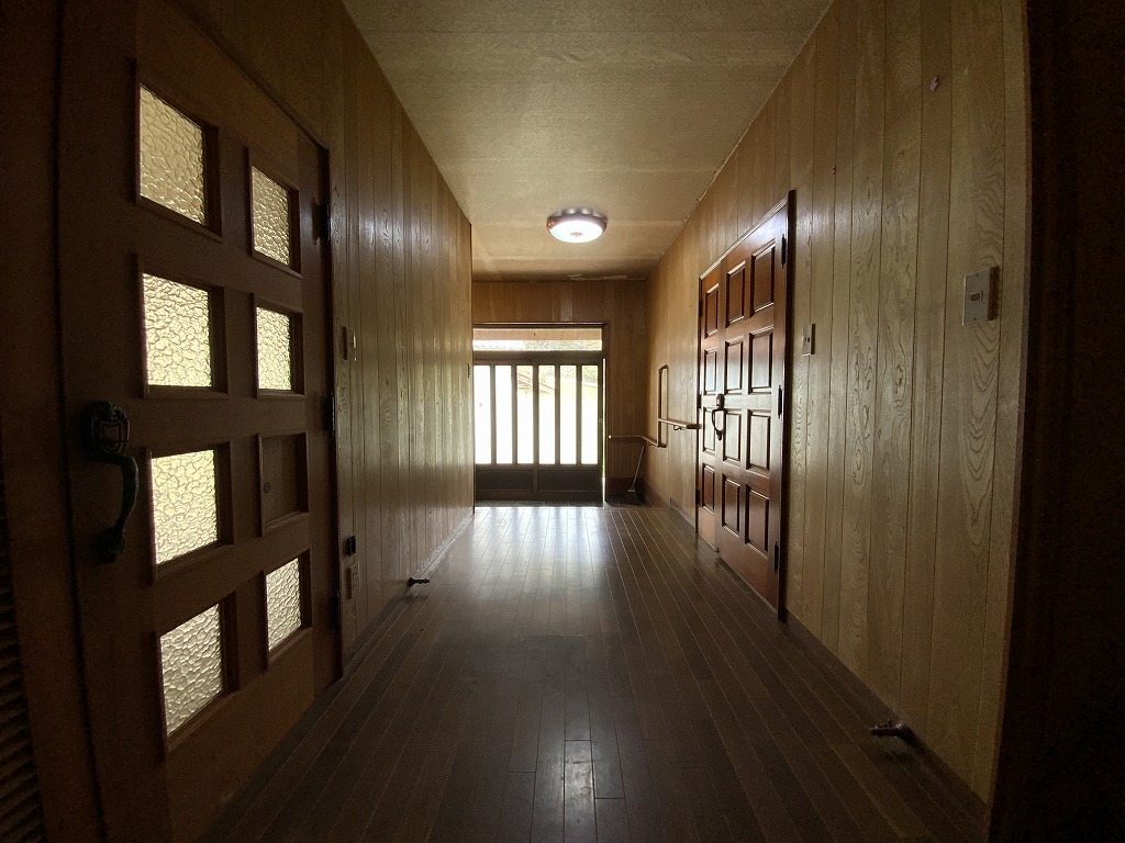 1980s wood house on a large plot in Yamaguchi