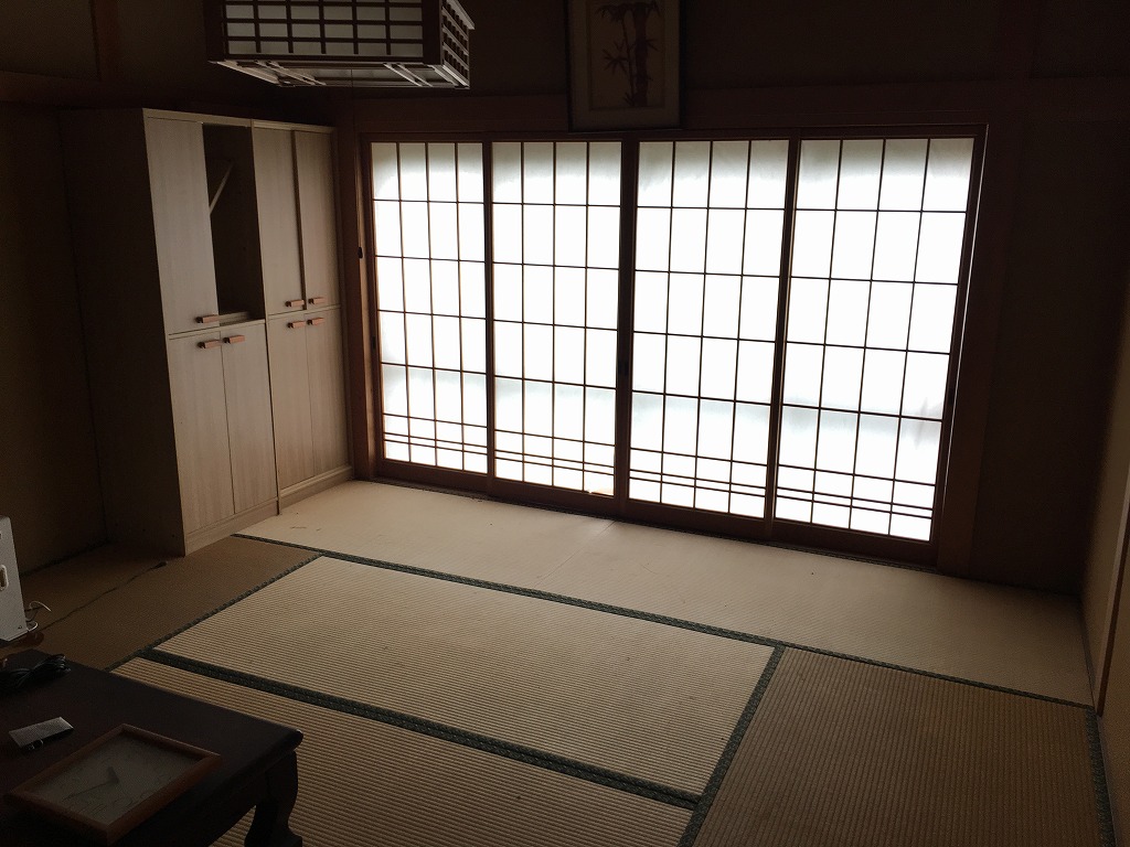 1960s wood house on a large plot in Tottori