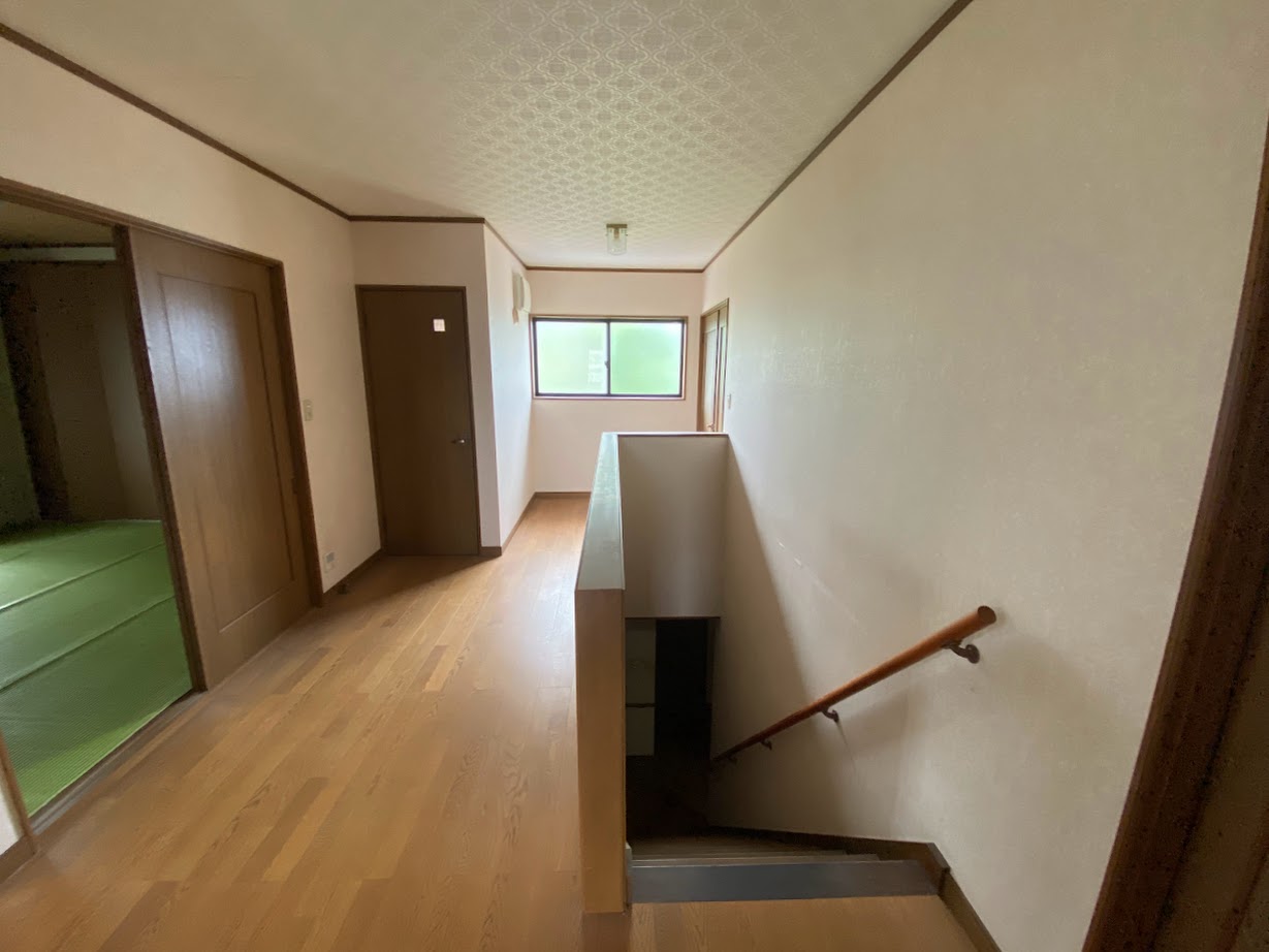 1990s wood house, 15-min walk to station, Toyama