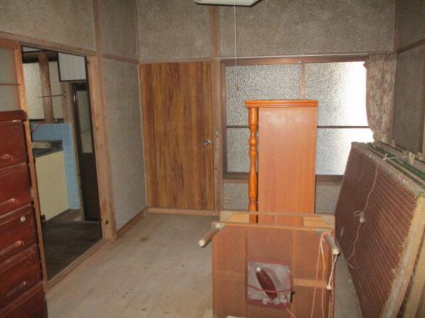 1980s wood house, 8-min walk to station, Ehime