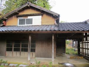 1960s wood house on a large plot in Niigata