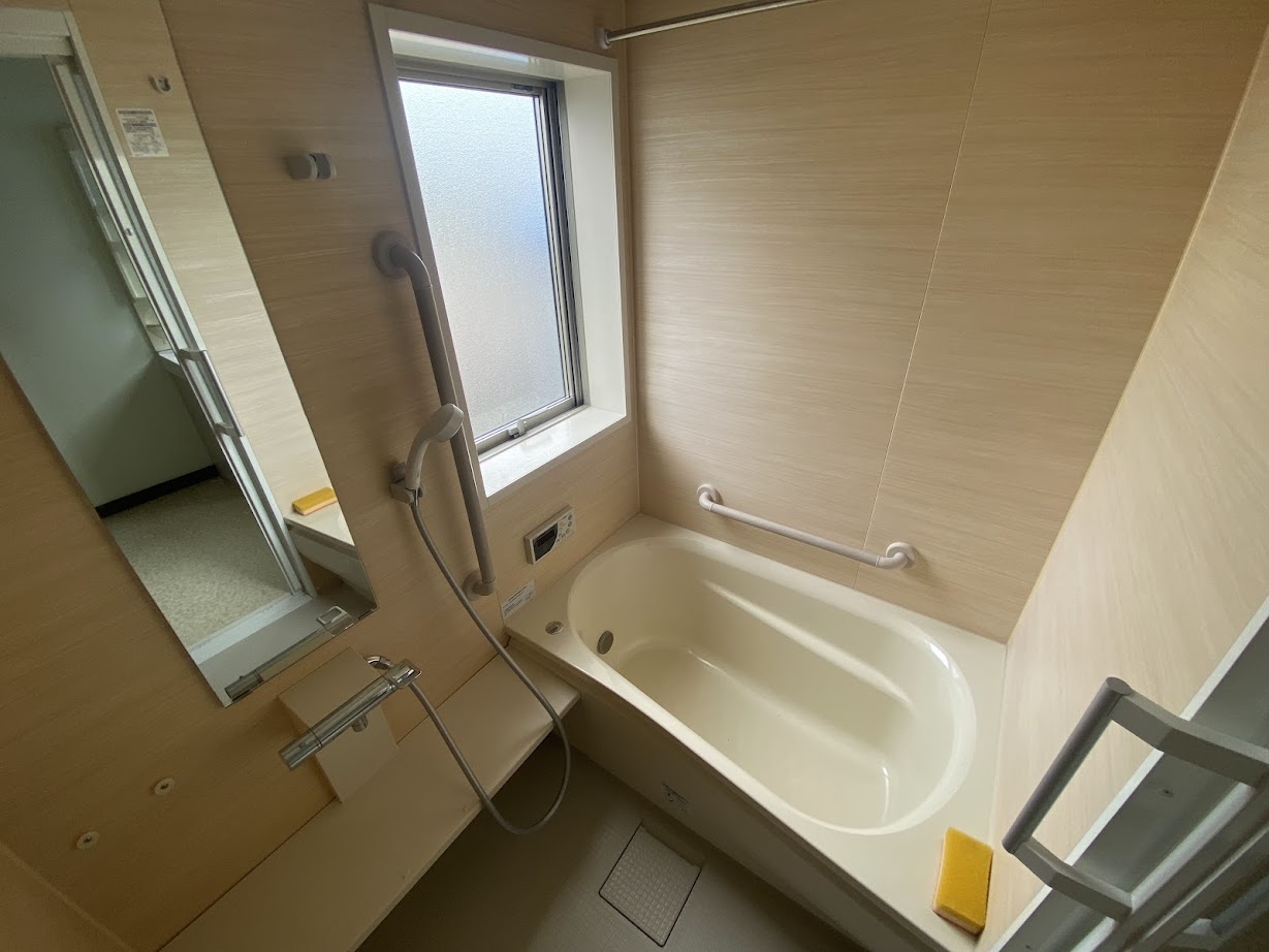 1980s wood house, 16-min walk to station, Toyama