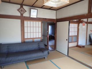 1950s wood house, 16-min walk to station, Oita
