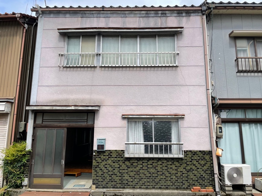 1960s wood house, 3-min walk to station, Toyama