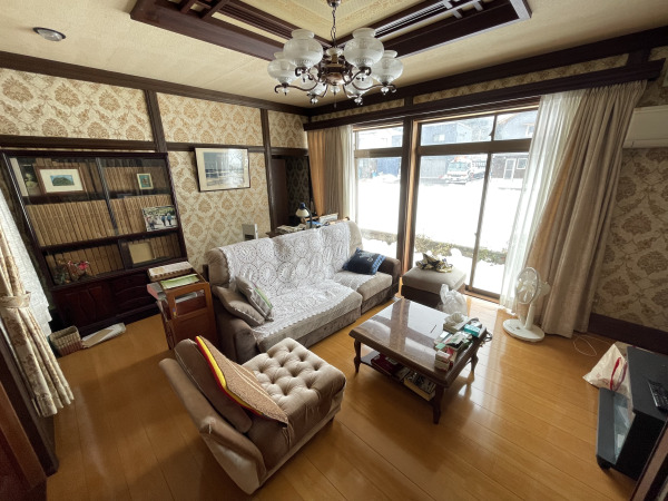 1980s wood house on a large plot in Tottori