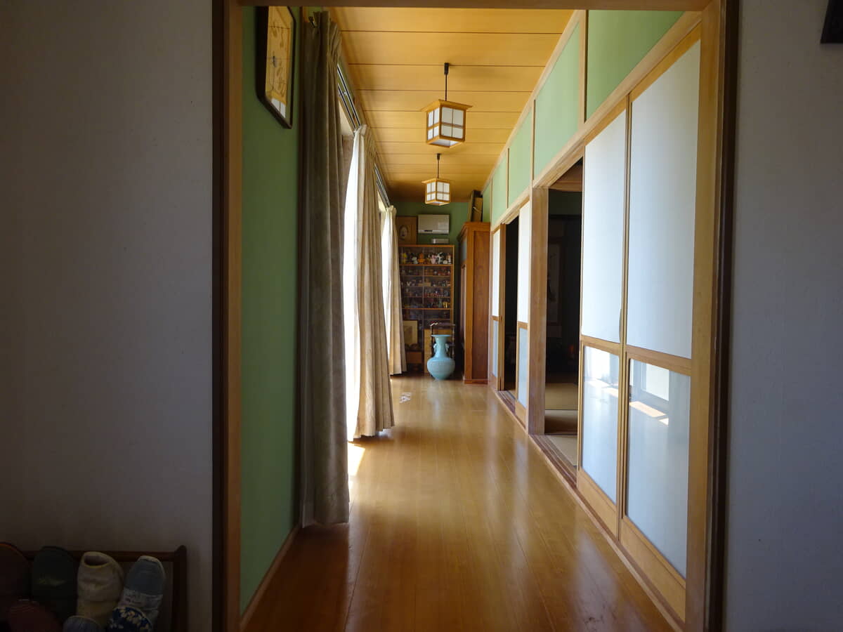 1990s wood house on a large plot in Hiroshima