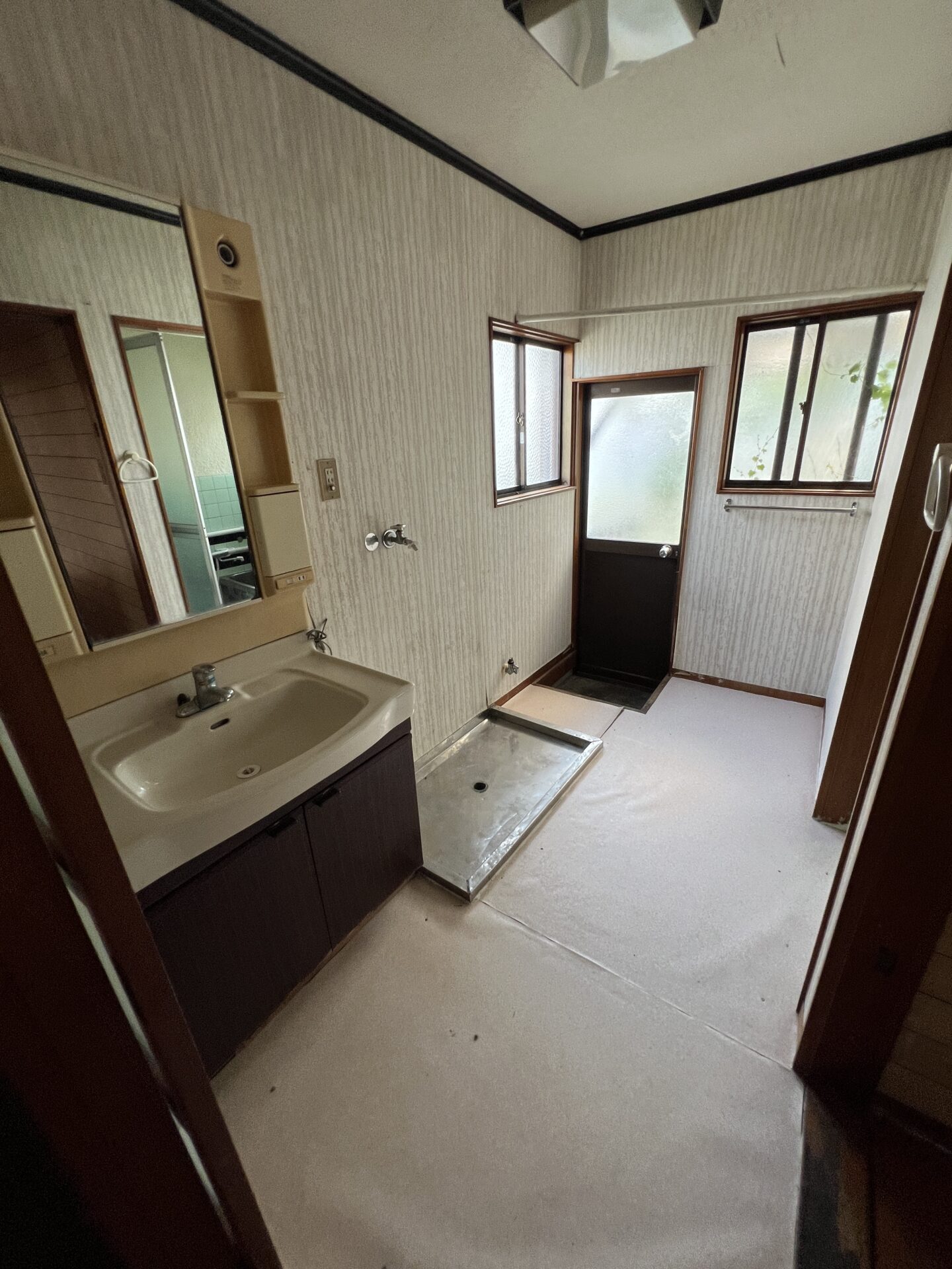 1960s wood house, 11-min walk to station, Shizuoka