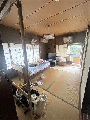 1970s wood house, 1-min walk to station, Shimane