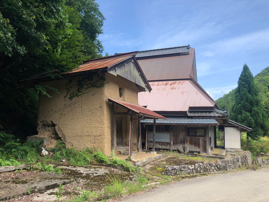 Wood house with storehouses in Miyama, Nantan