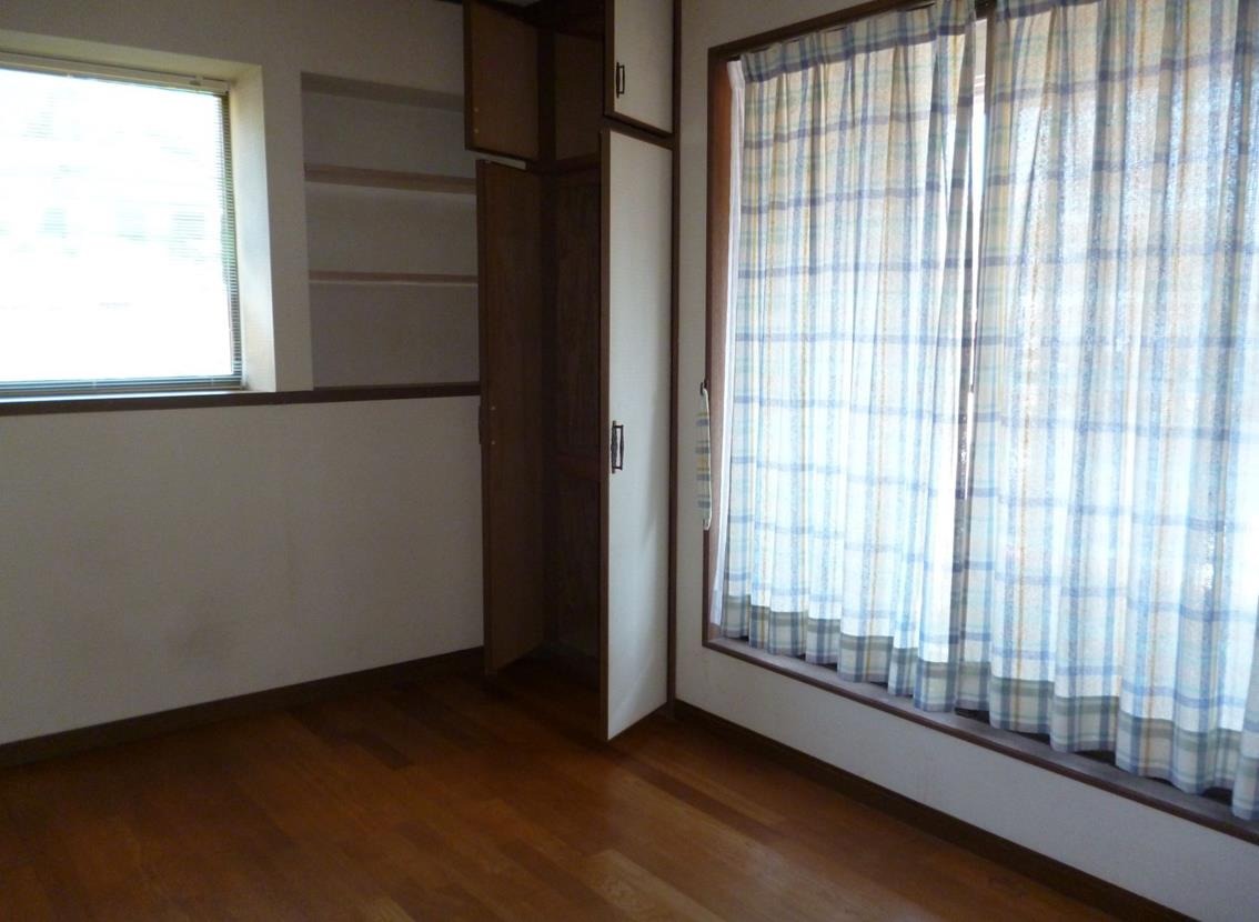 1980s wood house, 10-min walk to station, Yafusa, Ichikikushikino