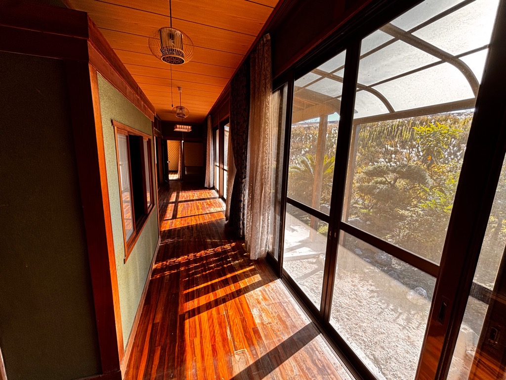 1980s wood house near the coast in Nishimochida, Aira