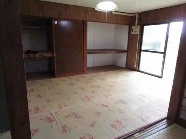 1860s wood house on a large plot in Oita