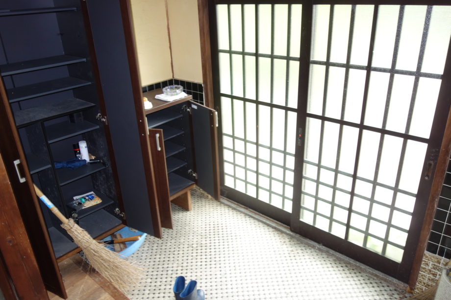 1970s wood house on a large plot in Nagasaki