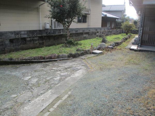 1980s wood house, 8-min walk to station, Ehime