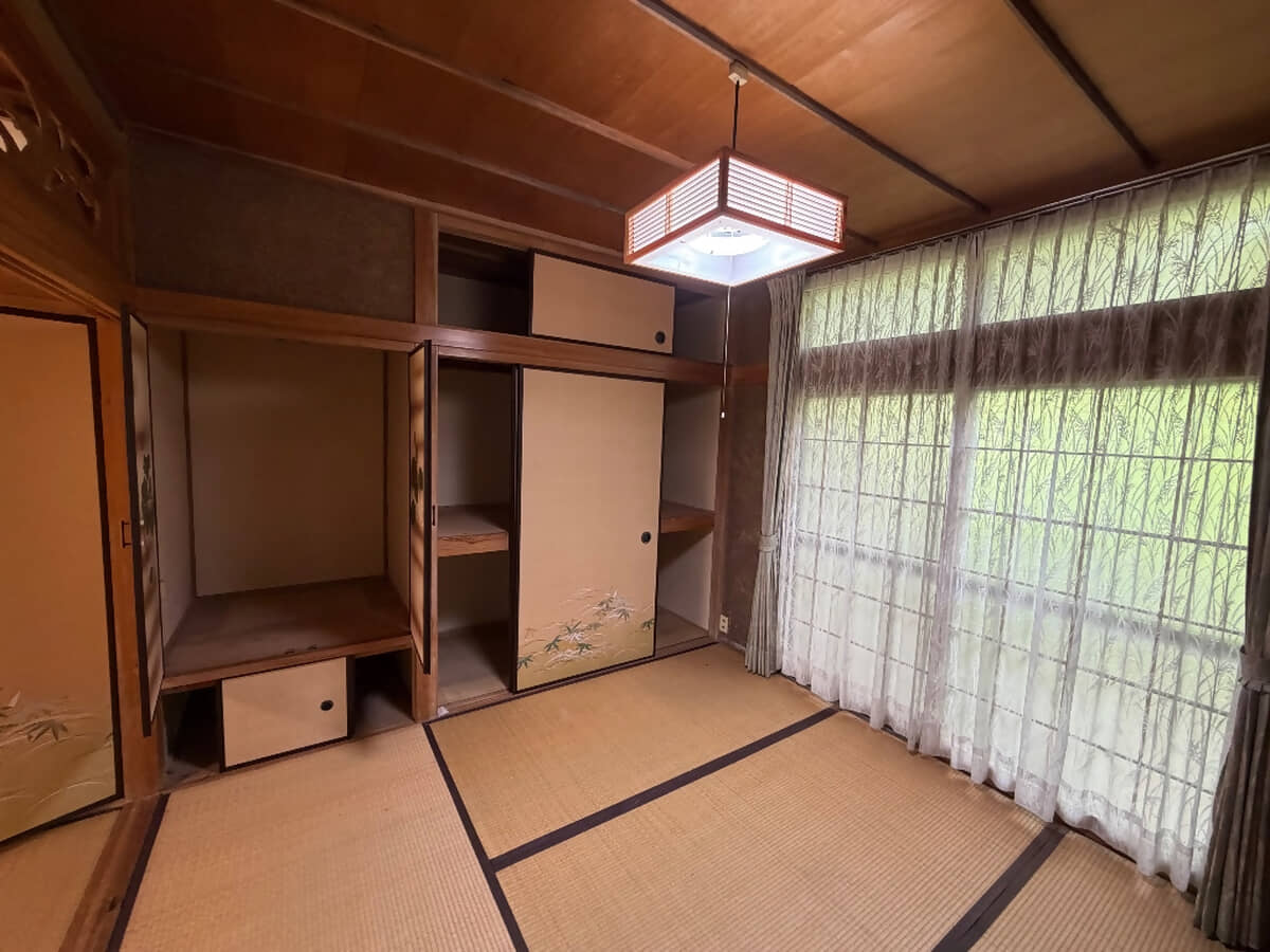 1960s concrete house, 17-min walk to station, Hiroshima