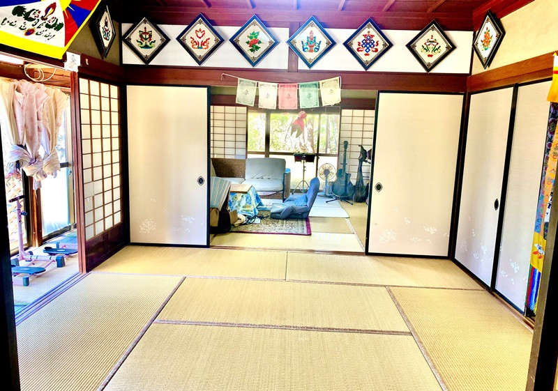 Wood house with storehouses in Nagano