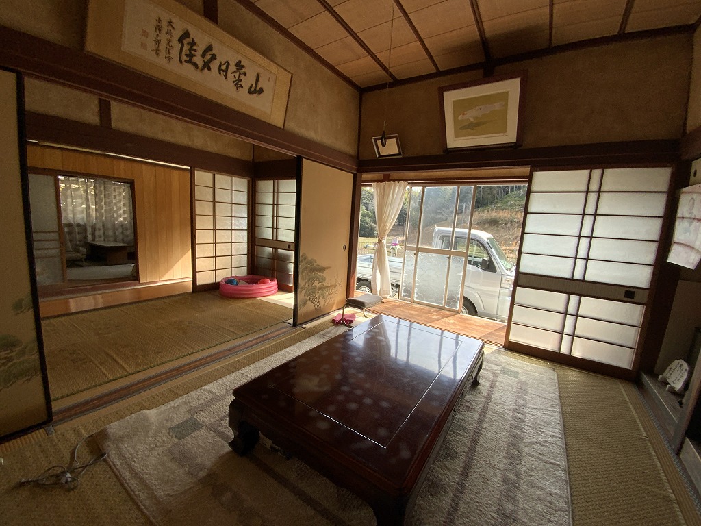 1970s wood house on a large plot in Yamaguchi