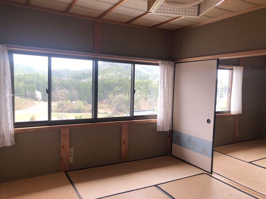 Wood house with outbuildings in Yagi, Nantan