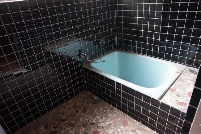 1970s wood house, 14-min walk to station, Okayama