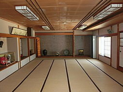1920s wood house on a large plot in Niigata