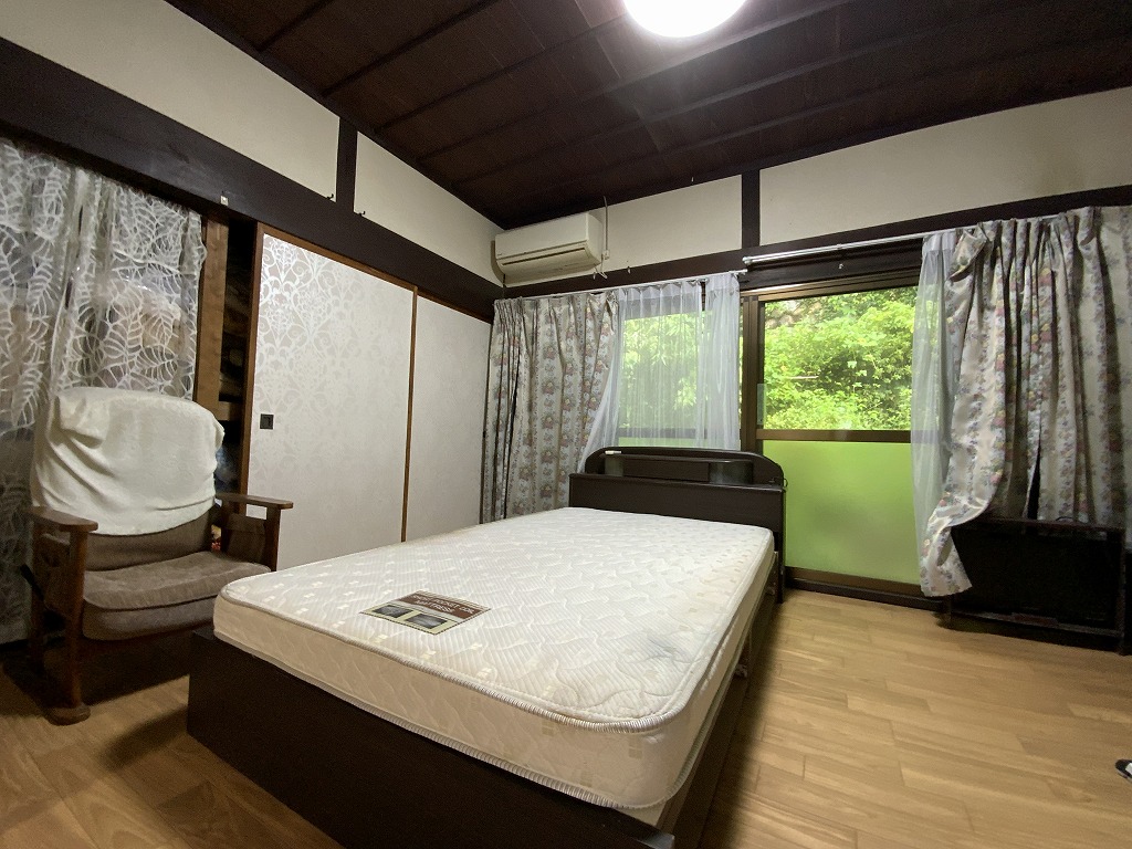 1940s wood house on a large plot in Yamaguchi