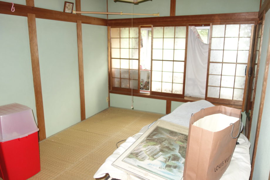 1970s wood house on a large plot in Nagasaki