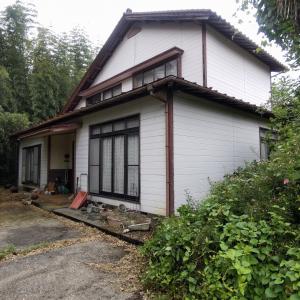 1980s wood house on a large plot in Niigata