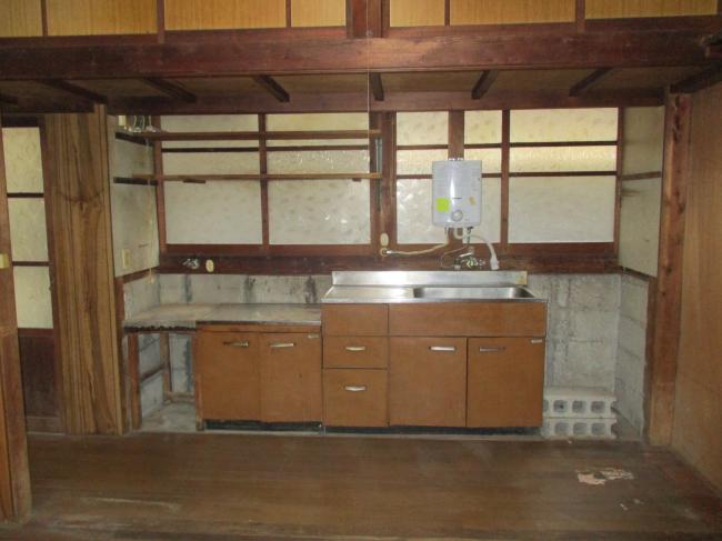1960s wood house on a large plot in Okayama
