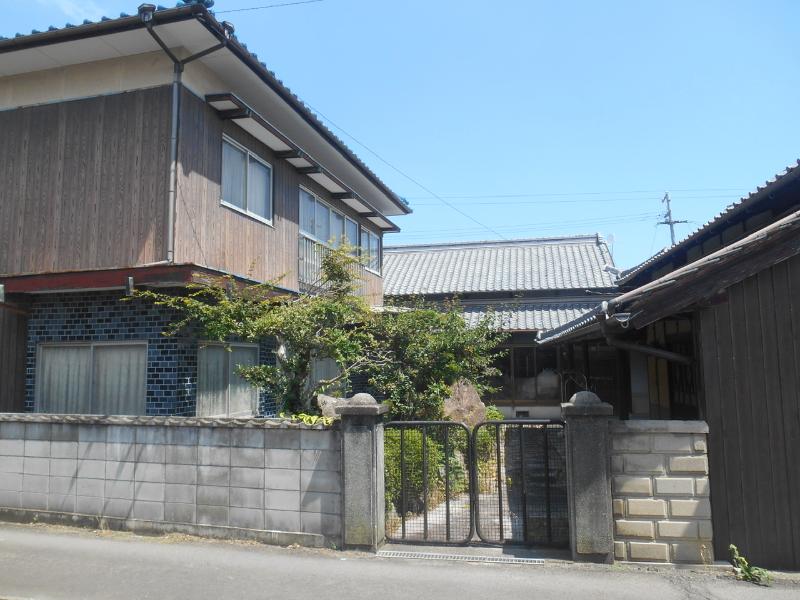 1950s wood house with outbuildings in Kagawa