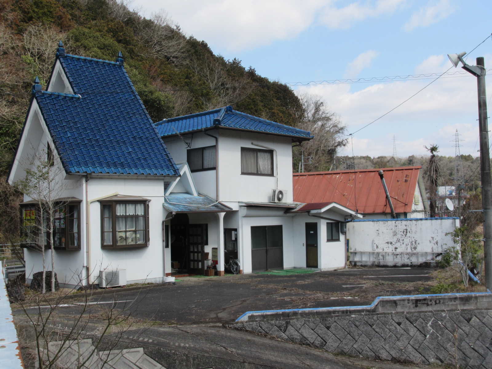 1980s wood house, 13-min walk to station, Okayama