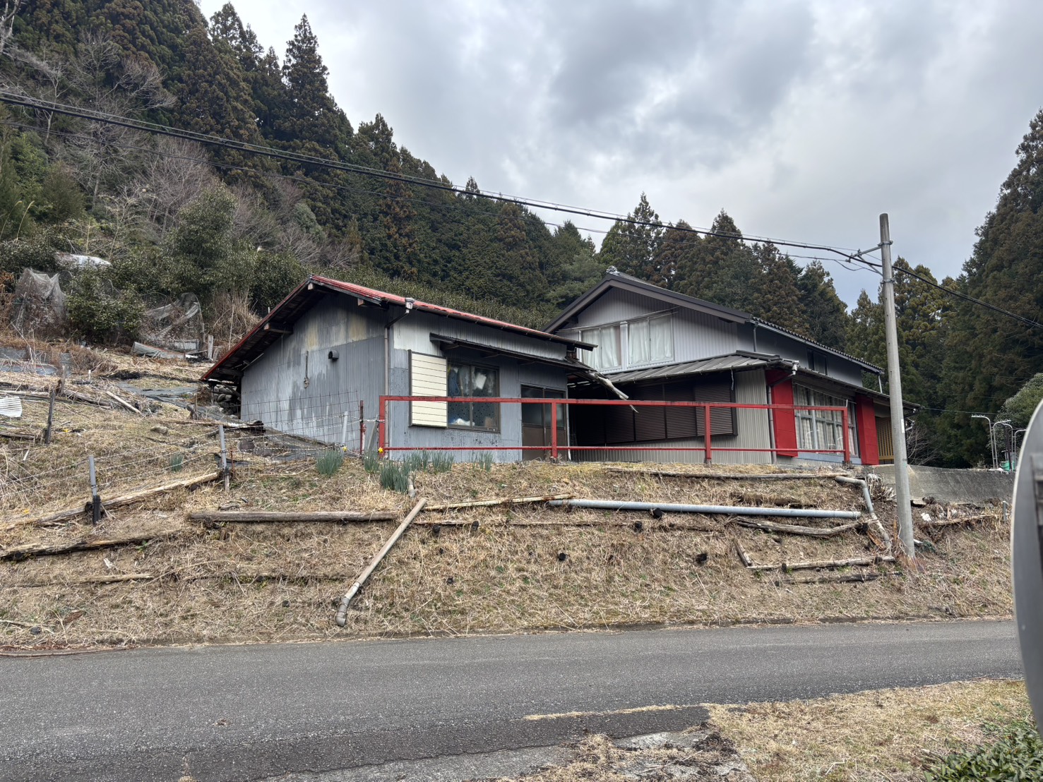 1970s wood house on a large plot in Shizuoka