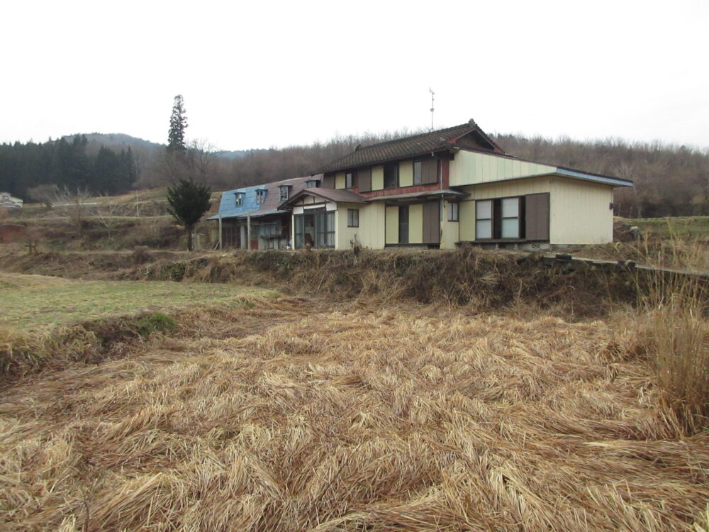 Wood house on a large plot in Iwate
