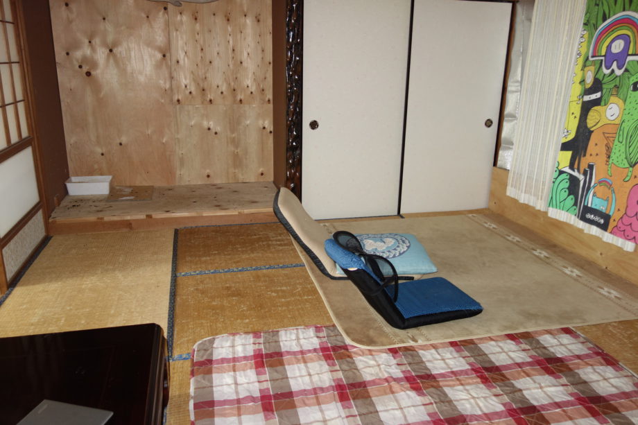 1970s wood house on a large plot in Nagasaki