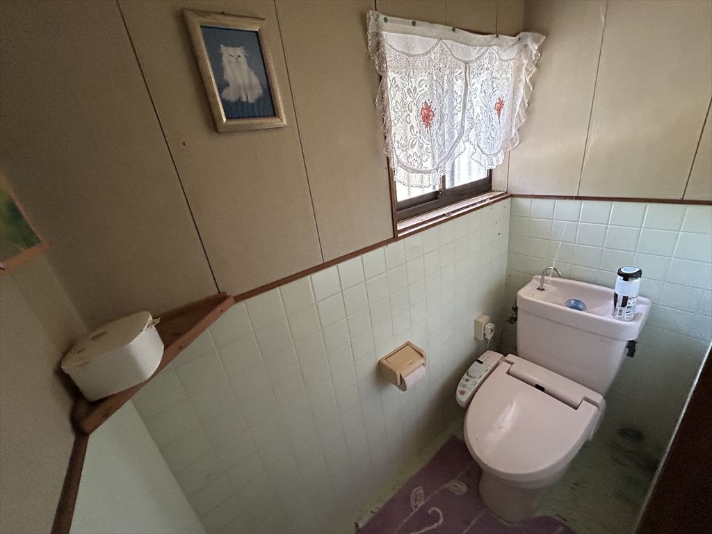 1970s wood house on a large plot in Mie