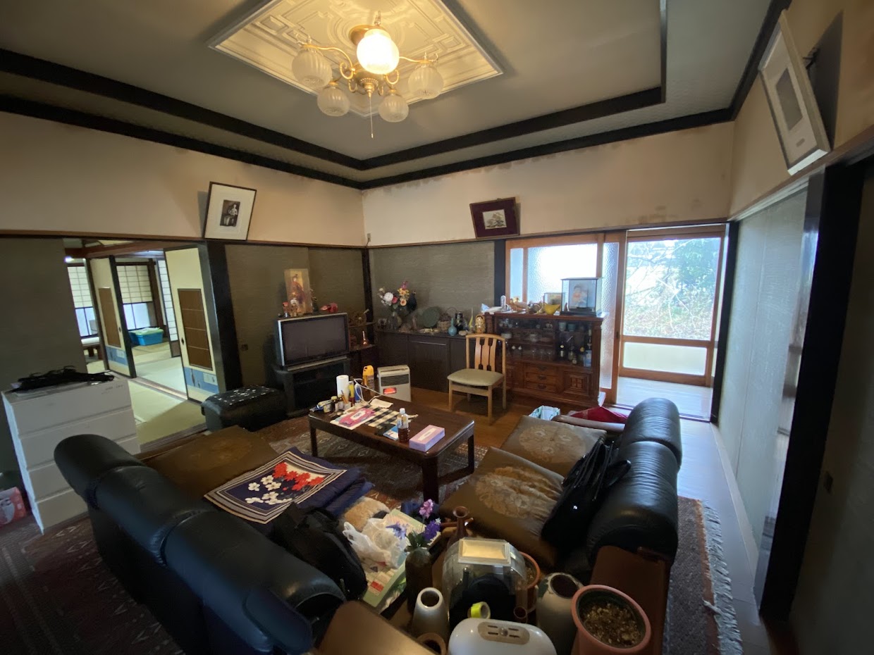 1940s wood house on a large plot in Toyama