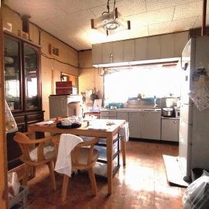 1970s wood house with storehouses in Niigata