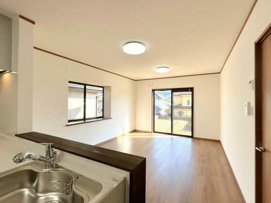 1990s wood house, 7-min walk to station, Kagawa