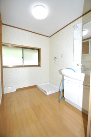 1970s wood house on a large plot in Hyogo